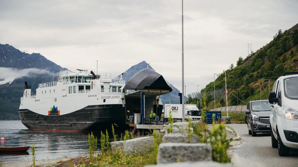 Lenke til artikkel: Ekstra avgang mellom Øksfjord og Tverrfjord søndag 2. august